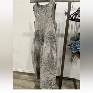 Rundholz Dip Chic Gray Floral Midi Dress Sz L (item A22)